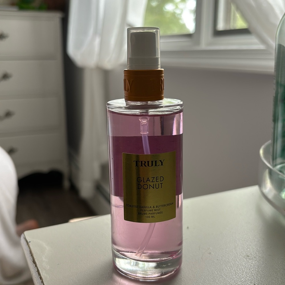truly body spray glazed donut scented! used 2 times